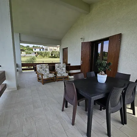 Villa Valesana - Regarda Travel