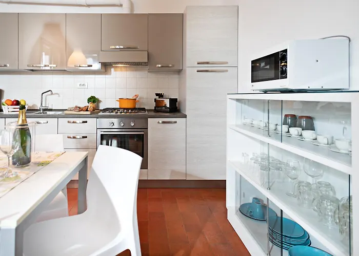 Valesana - Regarda Travel * Λατζίζε